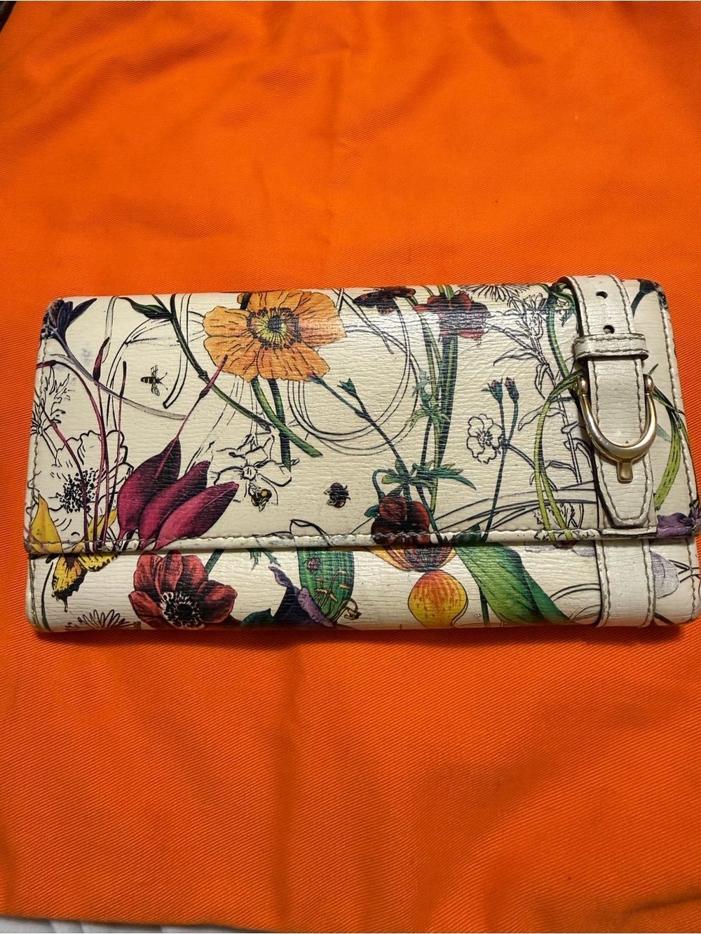 Gucci Floral Print White Clutch Wallet with Buckle Detail